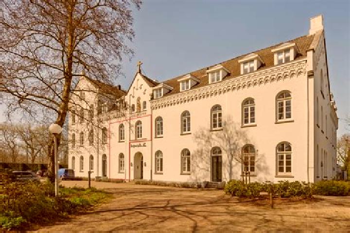 Hannah, 28 — Escort in Orthen, Netherlands
