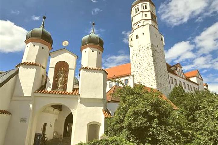 Hannah, 28 — Escort in Worth an der Donau, Germany