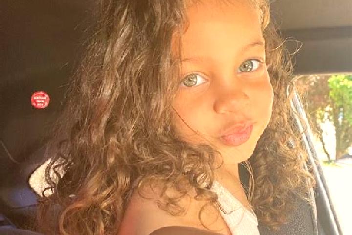 Hannah, 29, a auburn blue-eyed mixed companion based in Santa Marta del Cerro. Offering Travel Companion, Fetish, Couples. Available for incall and outcall, ...