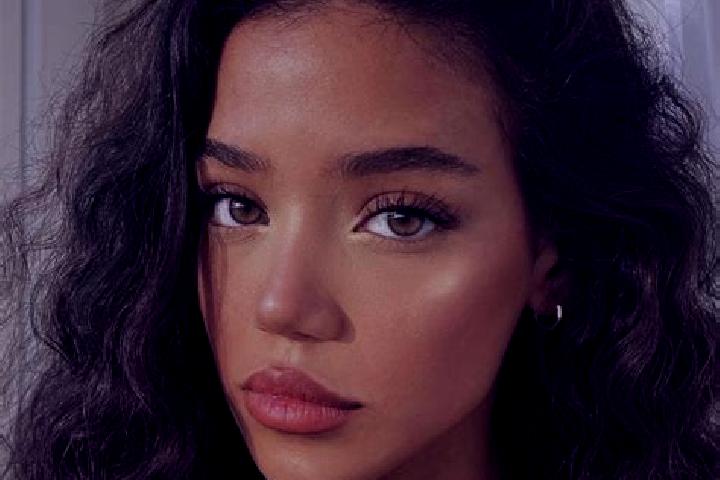 Hannah, 29, a black brown-eyed mediterranean companion based in Olteanu. Offering Roleplay, Domination, Travel Companion, Overnight. Available for incall and...