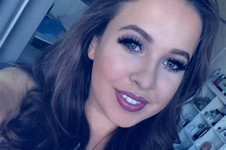 Hannah, 29, a brunette amber-eyed caucasian companion based in Croyde. Offering Deep French Kissing, Massage, Striptease. Available for incall and outcall, d...