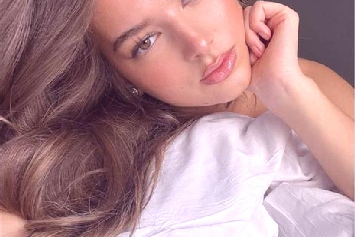 Hannah, 29, a brunette hazel-eyed latina companion based in Coulanges-la-Vineuse. Offering GFE, Erotic Massage, Couples, Overnight, Domination. Available for...