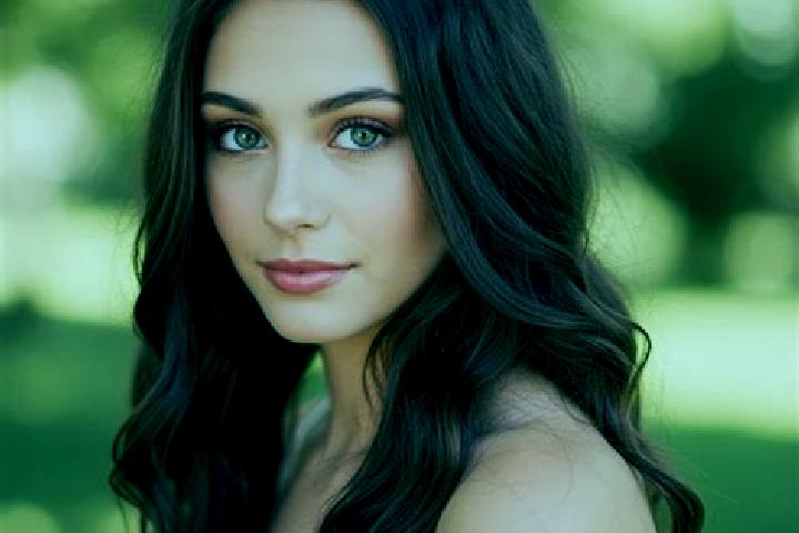 Hannah, 29, a brunette hazel-eyed mixed companion based in Valreas. Offering BDSM, Overnight, Duos. Available for incall and outcall, day and evening dates.
