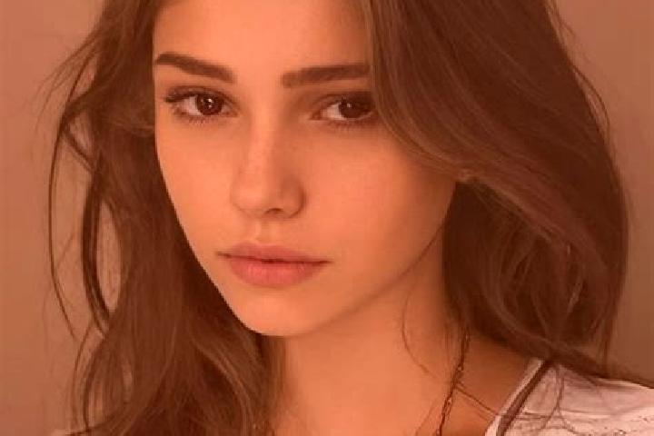 Hannah, 29, a chestnut grey-eyed slavic companion based in Terricciola. Offering CIM, Couples, Massage, Travel Companion. Available for incall and outcall, d...