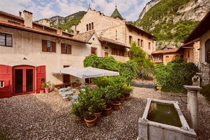 Hannah, 29 — Escort in Magre sulla Strada del Vino, Italy
