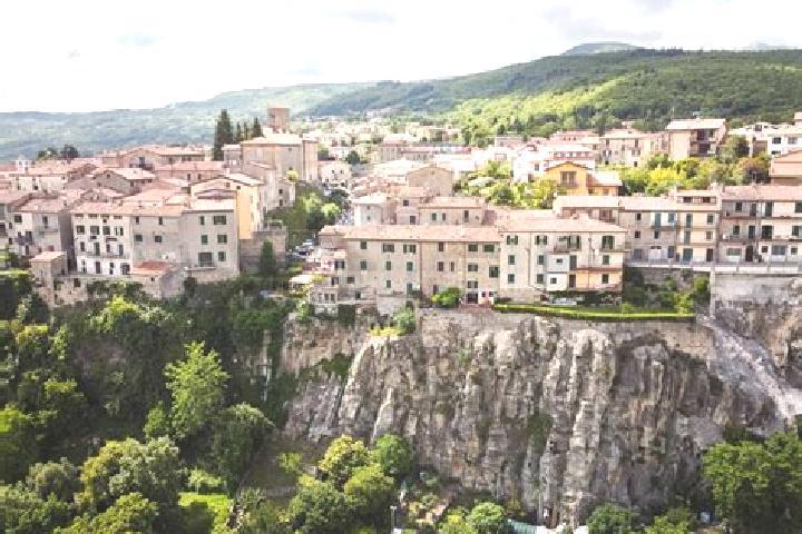 Hannah, 29 — Escort in Sarconi, Italy