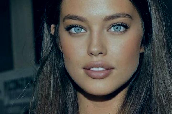 Hannah, 30, a chestnut grey-eyed caucasian companion based in Barrio Nuevo. Offering Massage, Travel Companion, Dinner Date. Available for incall and outcall...