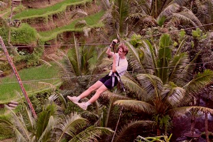 Hannah, 30 — Escort in Carik, Indonesia