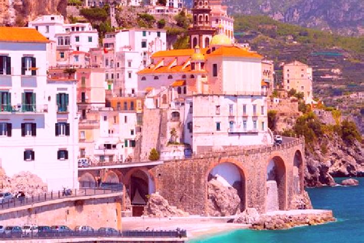 Hannah, 30 — Escort in Crotta d Adda, Italy