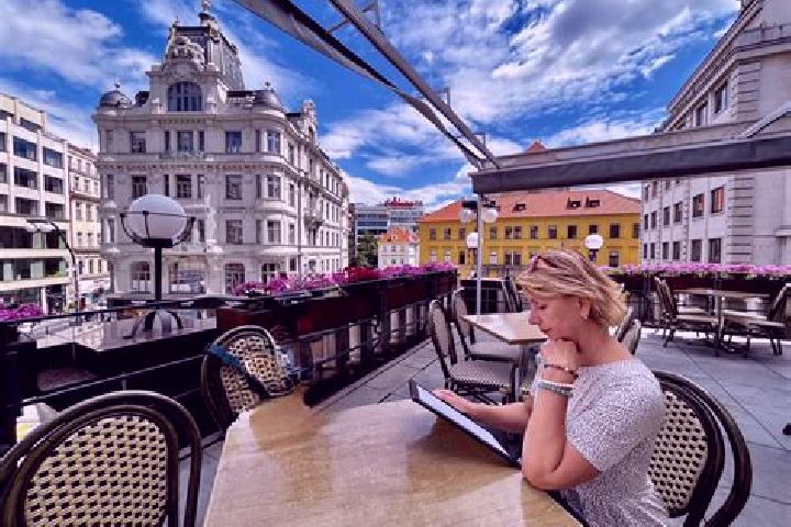 Hannah, 30 — Escort in Strekov, Slovakia