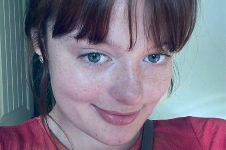 Hannah, 31, a red grey-eyed european companion based in Bonzi. Offering GFE, Dinner Date, Tantra, 69. Available for incall and outcall, day and evening dates.