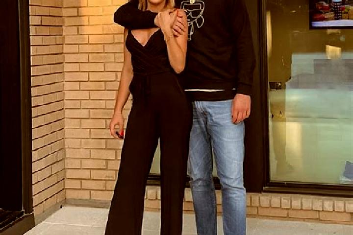 Hannah, 32, a red dark-eyed mixed companion based in Lunca Cetatuii. Offering 69, Girlfriend Experience, Deep French Kissing, Party Girl. Available for incal...