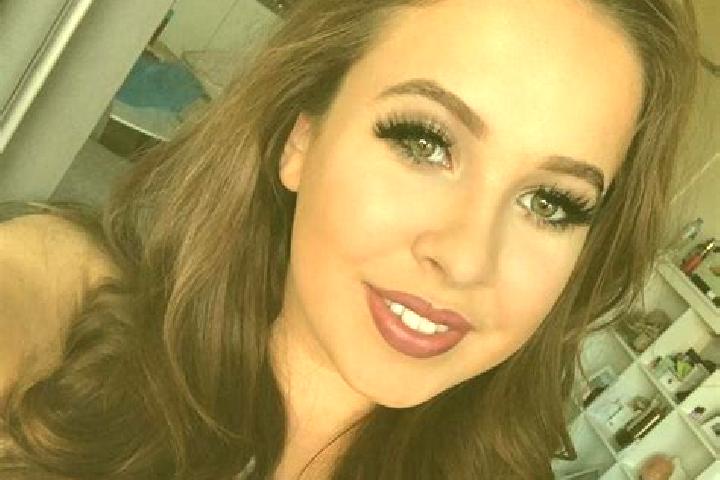 Hannah, 32, a red green-eyed european companion based in Bedford. Offering Overnight, Tantra, Striptease. Available for incall and outcall, overnight booking...