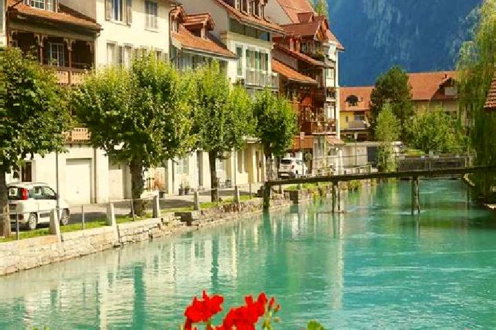 Hannah, 32 — Escort in Busserach, Switzerland
