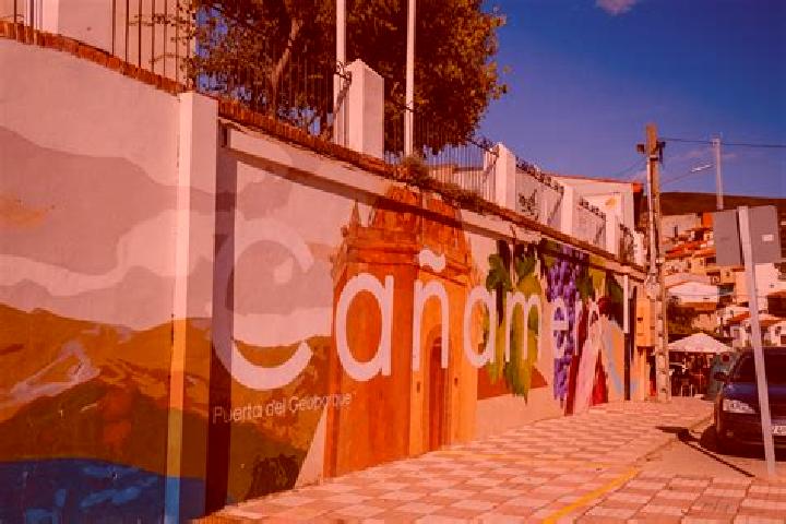 Hannah, 32 — Escort in Canamero, Spain