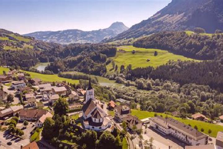 Hannah, 32 — Escort in Charmey, Switzerland