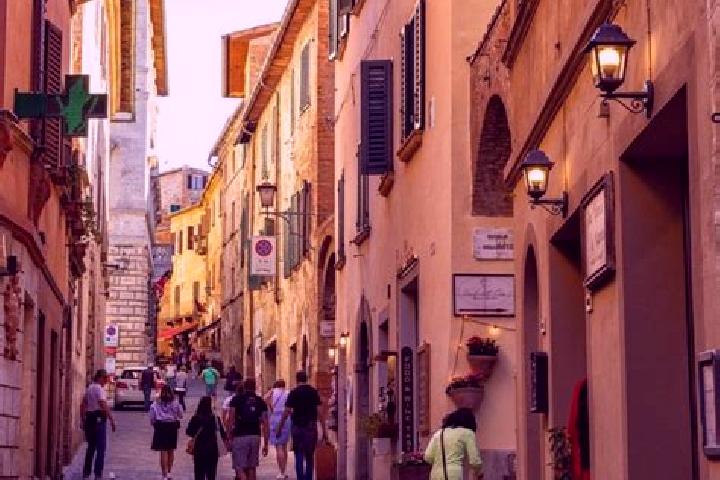 Hannah, 32 — Escort in Montepulciano, Italy