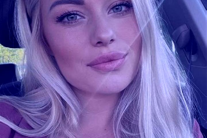 Hannah, 33, a blonde hazel-eyed caribbean companion based in Alekro. Offering Duos, Domination, 69. Available for incall and outcall, day and evening dates.
