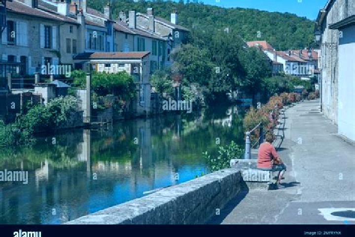 Hannah, 33 — Escort in Joinville, France