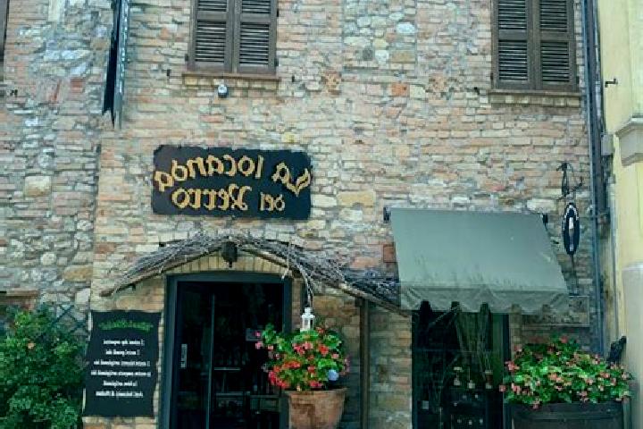 Hannah, 33 — Escort in Vernasca, Italy