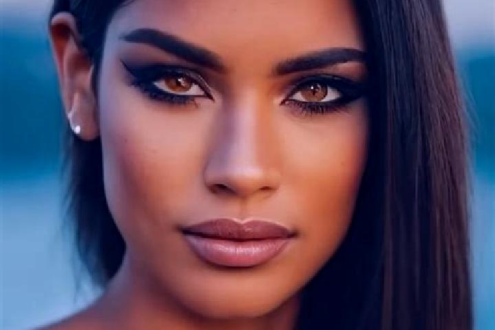 Hannah, 34, a auburn dark-eyed latina companion based in Dhasa. Offering Girlfriend Experience, BDSM, CIM. Available for incall and outcall, day and evening ...