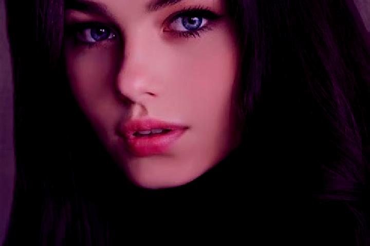 Hannah, 34, a brunette amber-eyed slavic companion based in Dianoufla. Offering Girlfriend Experience, Erotic Massage, BDSM. Available for incall and outcall...