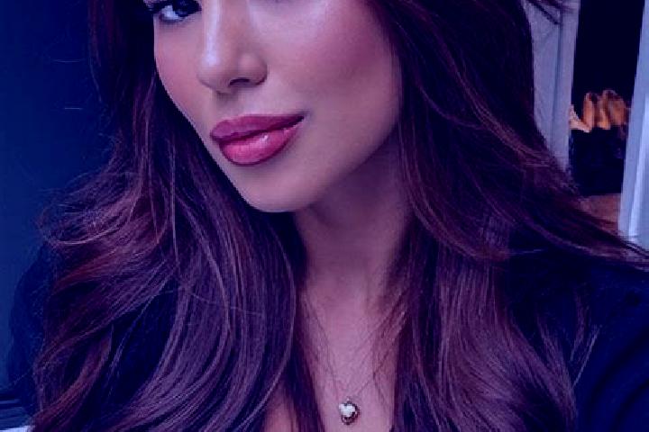 Hannah, 34, a chestnut brown-eyed latina companion based in Castelnuovo dei Sabbioni. Offering Erotic Massage, Overnight, Duos. Available for incall and outc...