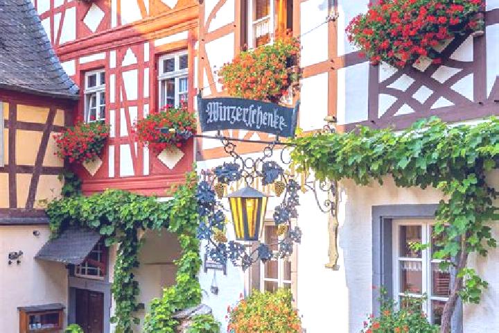 Hannah, 34 — Escort in Stoltebull, Germany