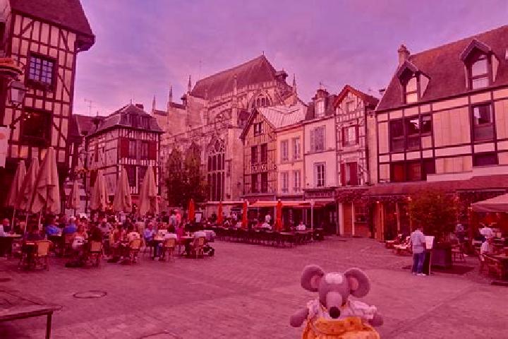 Hannah, 34 — Escort in Troyes, France