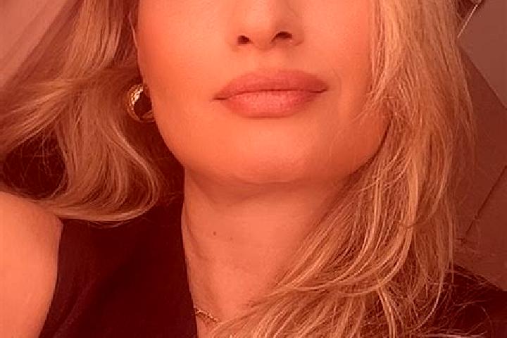 Hannah, 35 — Escort in Begaar, France
