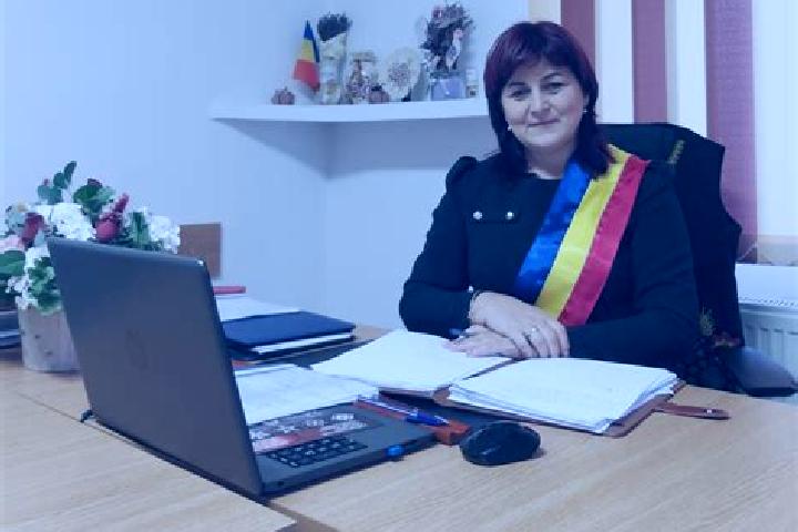 Hannah, 35 — Escort in Bumbesti-Pitic, Romania