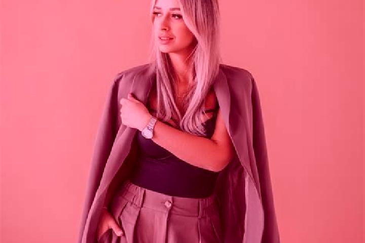 Hannah, 35 — Escort in Mikashevichy, Belarus