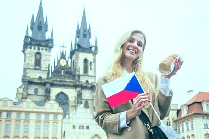 Hannah, 36 — Escort in Msec, Czech Republic