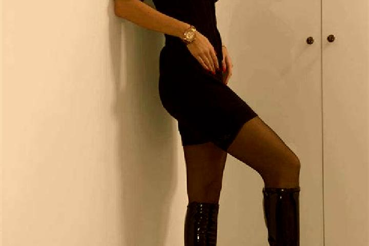 Hannah, 37, a dark blonde amber-eyed caribbean companion based in Dapelogo. Offering Fetish, Party Girl, Couples. Available for incall and outcall, overnight...
