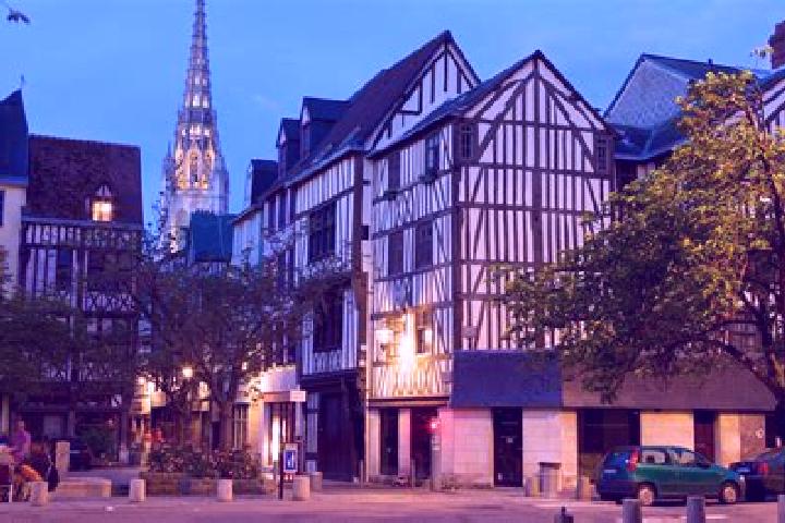 Hannah, 37 — Escort in Rouans, France