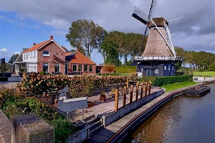Hannah, 37 — Escort in Vrouwenparochie, Netherlands