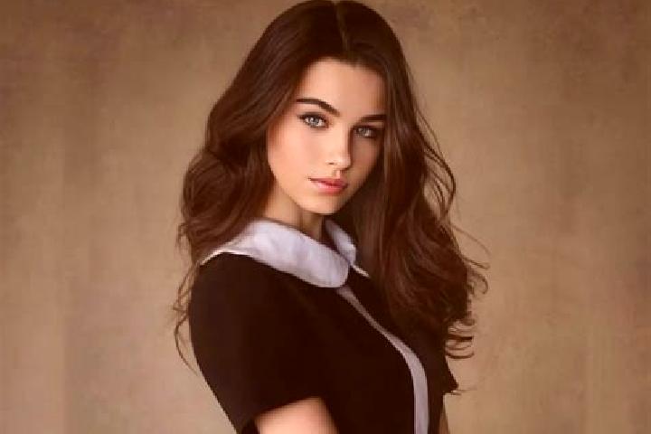 Hannah, 38, a brunette dark-eyed slavic companion based in Miechow. Offering CIM, BDSM, Couples. Available for incall and outcall, day and evening dates.