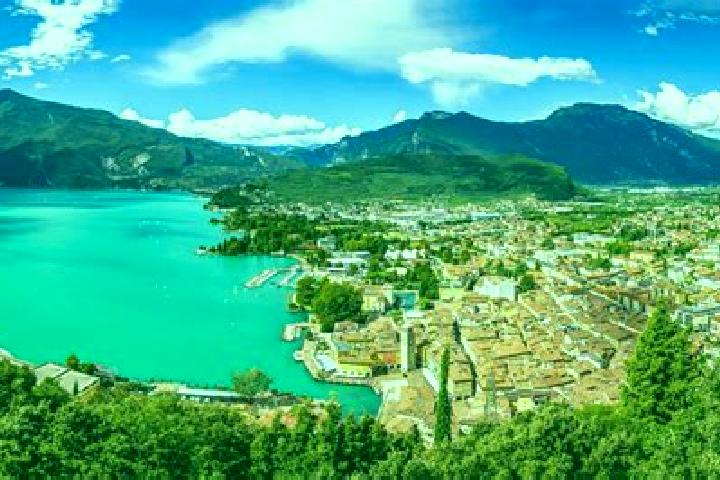 Hannah, 38 — Escort in Custoza, Italy