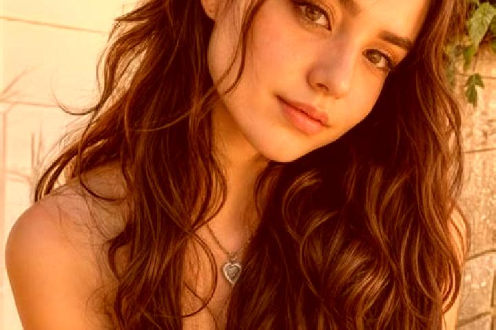 Hannah, 39, a auburn hazel-eyed middle eastern companion based in Umm Dar. Offering A-Level, Dinner Date, Tantra. Available for incall and outcall, overnight...
