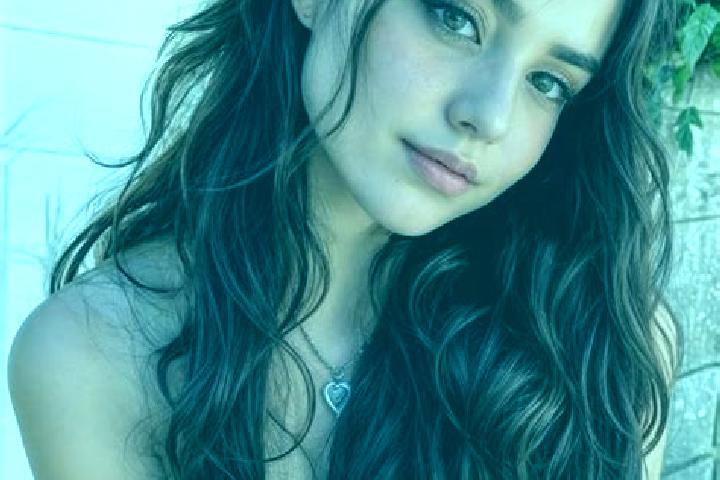 Hannah, 39, a auburn hazel-eyed slavic companion based in Zakogbeu. Offering Travel Companion, CIM, Party Girl, Erotic Massage, Girlfriend Experience. Availa...