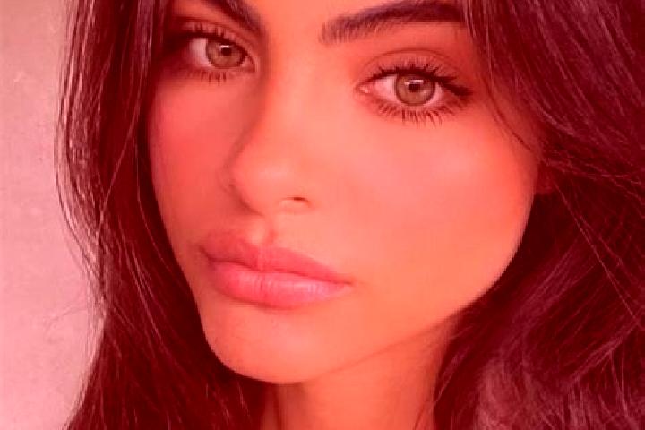 Hannah, 39, a brunette green-eyed indian companion based in Saint-Sebastien-de-Morsent. Offering Girlfriend Experience, Striptease, A-Level, Tantra, Party Gi...