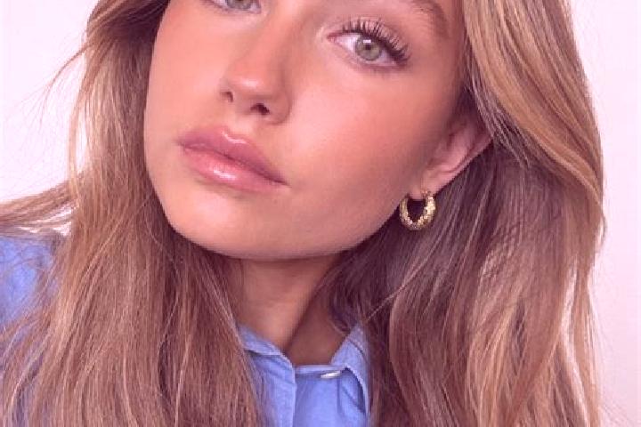 Hannah, 39, a dark blonde green-eyed european companion based in Selent. Offering Striptease, Deep French Kissing, Erotic Massage. Available for incall and o...