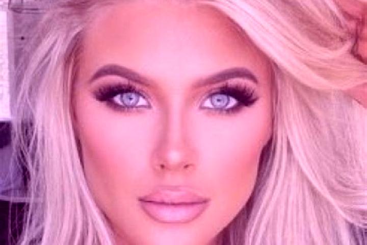 Hannah, 39, a platinum blonde dark-eyed middle eastern companion based in Balconchan. Offering Striptease, Deep French Kissing, Duos, Erotic Massage. Availab...