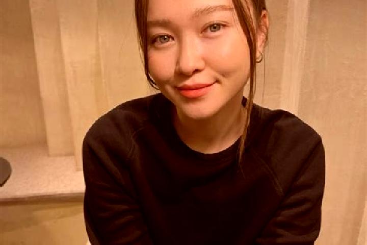 Hannah, 39, a red blue-eyed asian companion based in Salino. Offering Deep French Kissing, Overnight, Duos, Massage, Erotic Massage. Available for incall and...