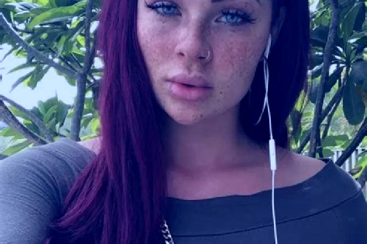 Hannah, 39, a red green-eyed latina companion based in Magnac-sur-Touvre. Offering Fetish, Couples, Duos, Domination. Available for incall and outcall, day a...
