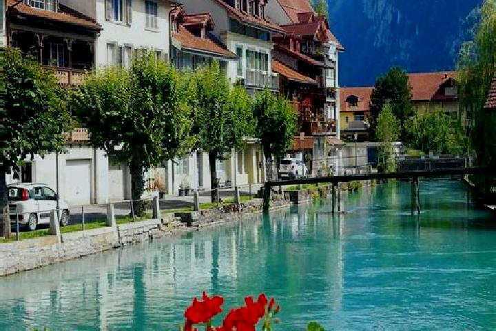 Hannah, 39 — Escort in Saint-Livres, Switzerland