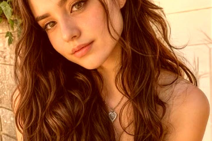 Harper, 20, a auburn hazel-eyed caucasian companion based in Kavyli. Offering Erotic Massage, Prostate Massage, Fetish, Party Girl, Massage. Available for in...
