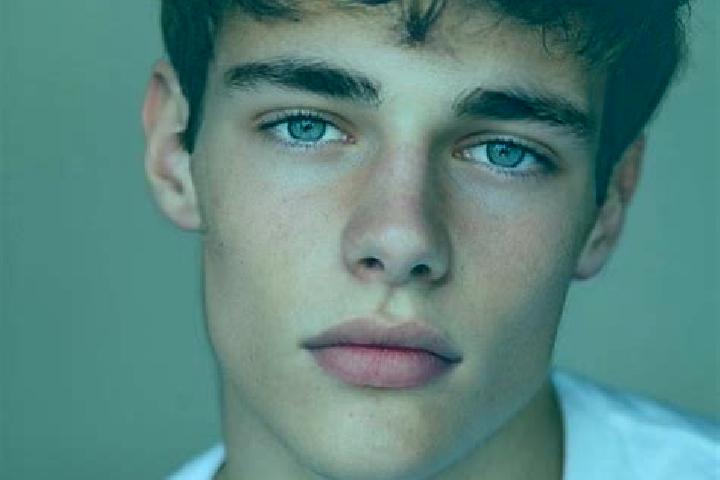 Harper, 20, a chestnut brown-eyed caucasian companion based in Karsbach. Offering Domination, OWO, GFE. Available for incall and outcall, day and evening dates.