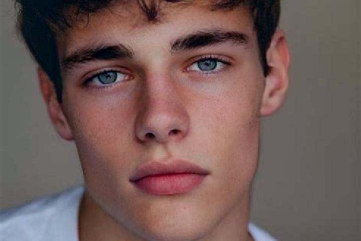 Harper, 21, a auburn brown-eyed caucasian companion based in Entre Rios do Sul. Offering Deep French Kissing, A-Level, BDSM, 69, GFE. Available for incall an...