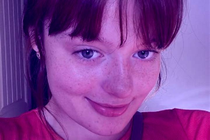 Harper, 21, a red brown-eyed mixed companion based in Plaiu. Offering Duos, BDSM, Roleplay, 69. Available for incall and outcall, overnight bookings available.